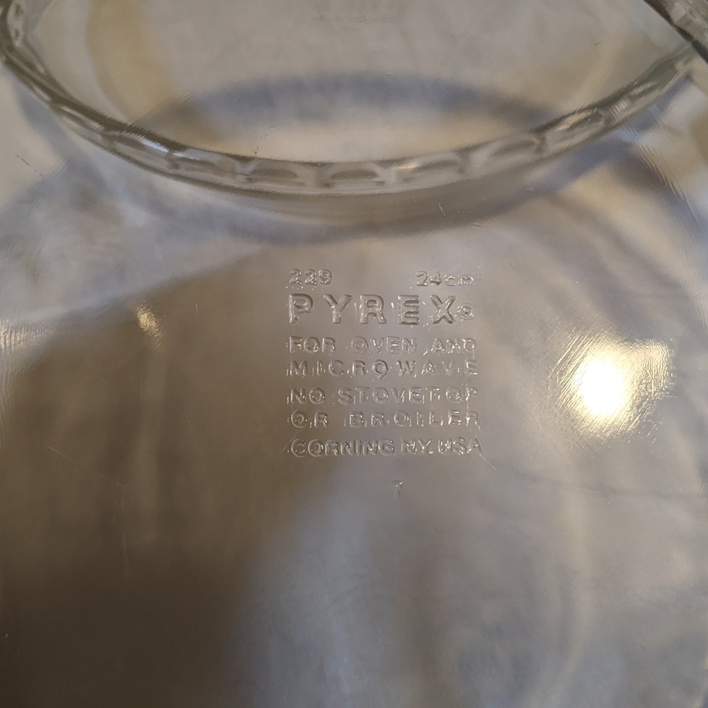 Pyrex Pie Plate Pans - Picture 3 of 4